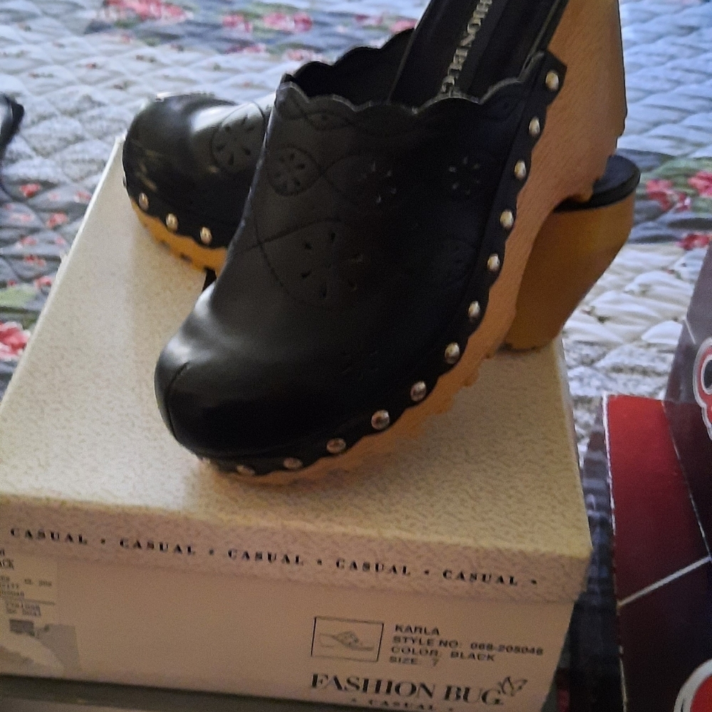 Leather clogs - Picture 2 of 2